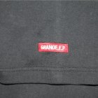 他の写真1: GRANDE.F.P.FOOTBALLメッセージ.ボックスロゴ半袖Tシャツ　ブラックｘレッド