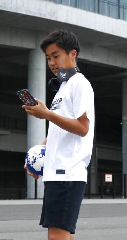 画像6: グランデ.エフ.ピーカレイドスコープ柄耐衝撃吸収型iphone11/XR対応グリップケース　マルチカラー