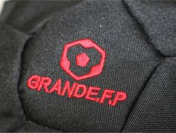画像2: GRANDE.F.Pサッカーボール型トートバッグ　ブラックｘレッド刺繍