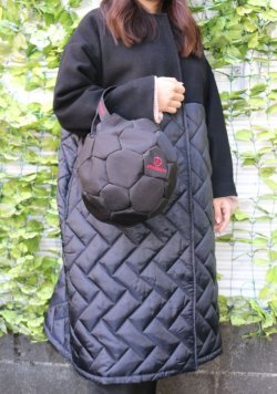 画像6: GRANDE.F.Pサッカーボール型トートバッグ ブラックxレッド刺繍