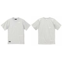 【BIGサイズ対応商品】 ■GRANDE.F.P スキャッタードロゴプリント半袖Tシャツ　フロストブルー（スカイグレー）ｘホワイト